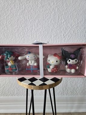 NWT Hello Kitty And Friends Birthday Candle Holder 4pcs Set